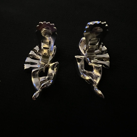 Vintage Kramer of NY Silver tone and Rhinestone Clip On Earrings - Picture 3 of 4